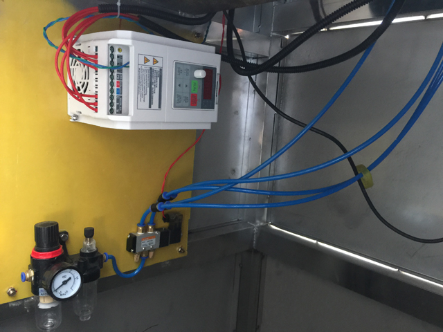 вътре ropp capping machinery.jpg