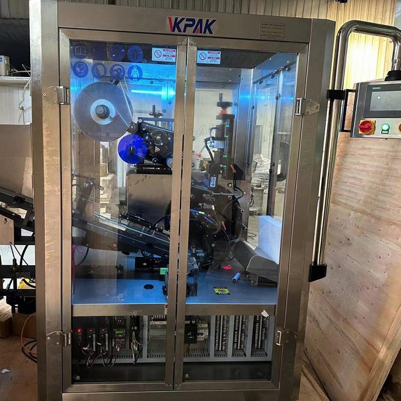 Автоматична машина за етикетиране на пластмасови меки тръби със система за подаване на тръби