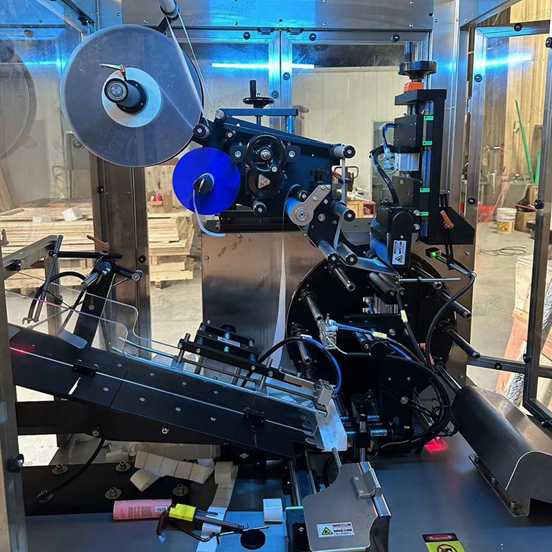 Автоматична машина за етикетиране на пластмасови меки тръби със система за подаване на тръби