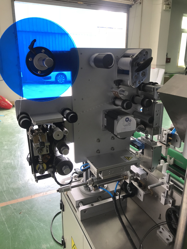 етикетираща машина с принтер.jpg