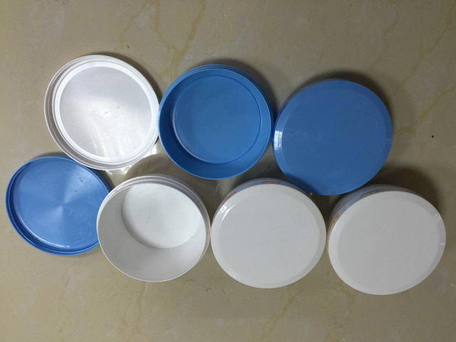 проби на бутилки за етикетиране на капачки (10).jpg