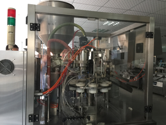 close pictures of tubes filling sealing machines принцип на работа на машини за запечатване на пълнене на туби.jpg