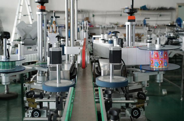 машини за двустранно етикетиране.jpg