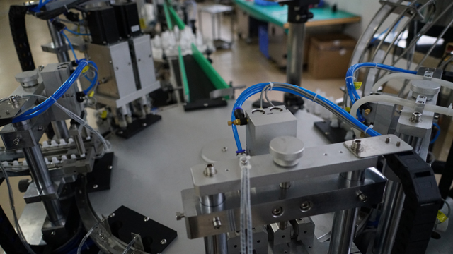 ротационен каппер за пълнене.jpg