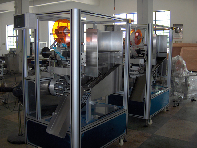 tubes labeling machine in stock машини за етикетиране на тръби.jpg
