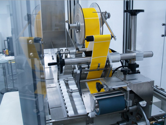 feeding tubes labeling process детайли за етикетиране на машини.jpg