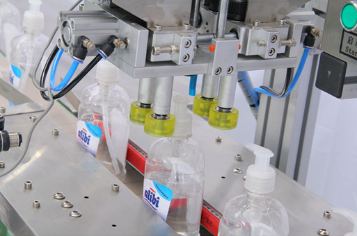 screw capping machine винтово запушващо оборудване.jpg