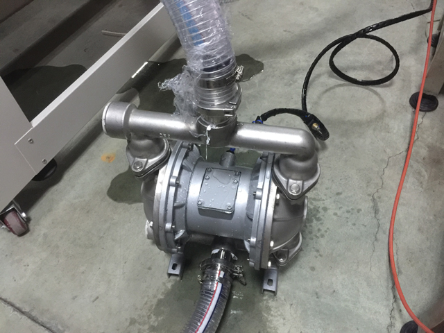 трансферна помпа за пълнежни материали (1).JPG