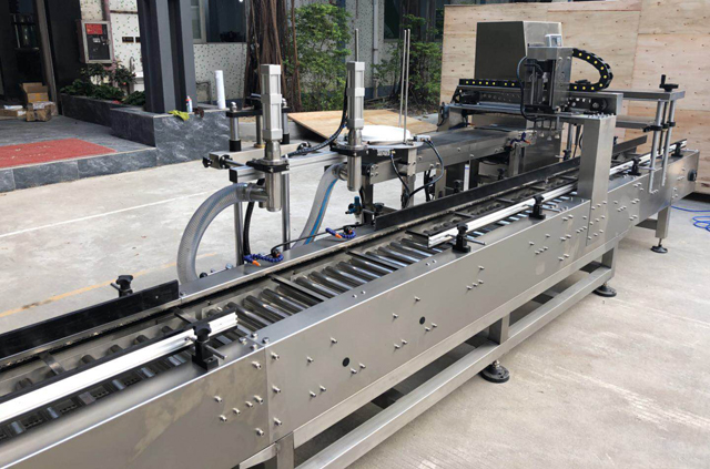 машина за затваряне на кофа за пълнене с масло.jpg