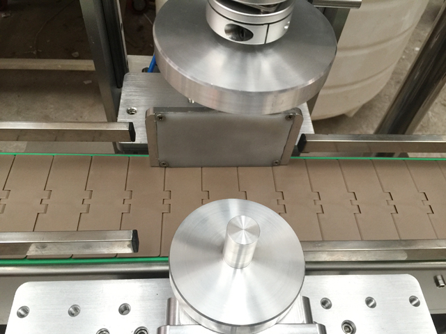 автоматичен capper.jpg