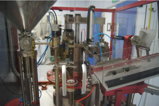 automatic tubes filling sealing machine for toothpaste резервоар за съхранение.jpg