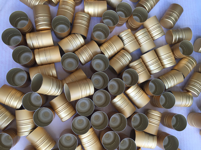 caps samples sent from usa customer for capping machine алуминиеви капачки.jpg