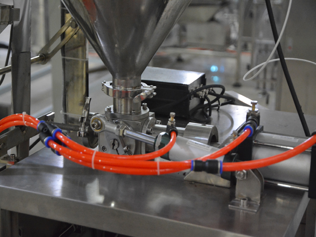 течен пълнител part.jpg