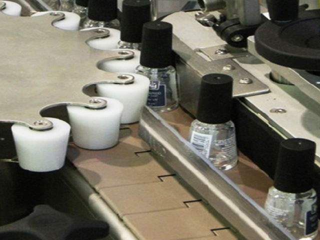 бутилки с въртящо се звездообразно колело за етикетиране.jpg