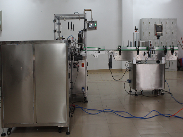 Аранжиране на бутилки за E liquid line.jpg