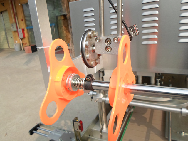 film roller ролка за зареждане на филм sealing.jpg