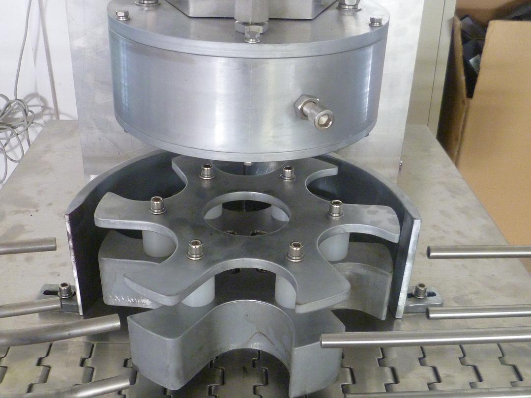 rotary vacuum capper machinery машина за вакуумно затваряне с въртяща се глава.JPG