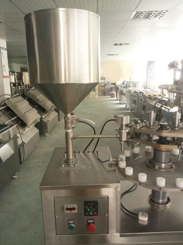 metal tubes filling sealing machine in stock тръби пълнител уплътнител hopper.jpg