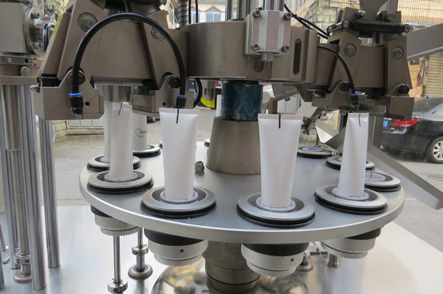 уплътнител за пълнител на тръби line.jpg