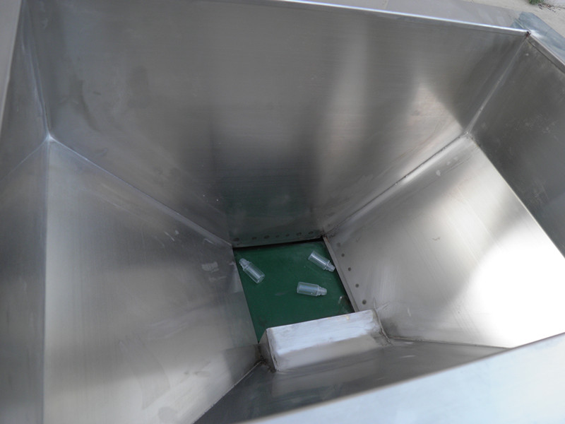 E liquid unscrambler for filling capping line дешифратор на бутилка за Е течност.jpg