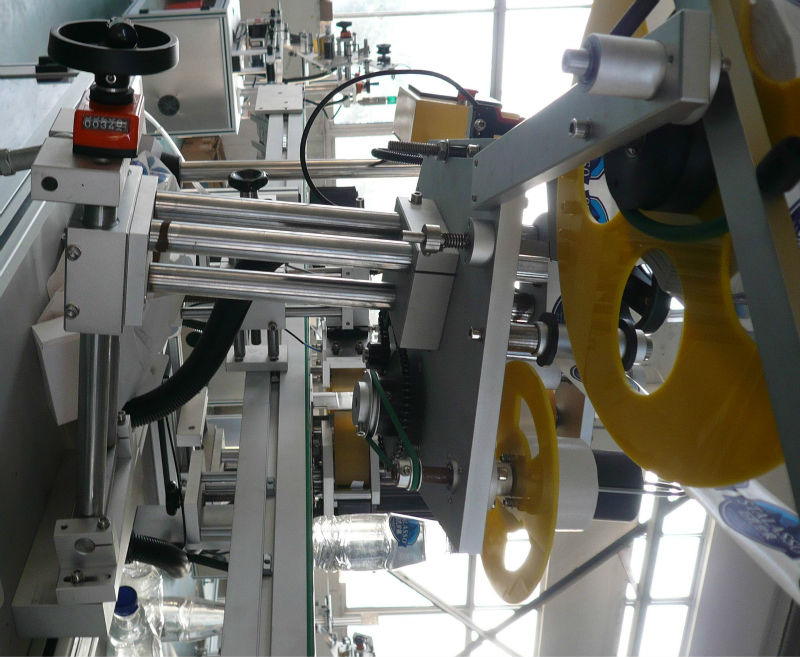 нагоре надолу машина за залепване на самозалепващи етикети с две страни