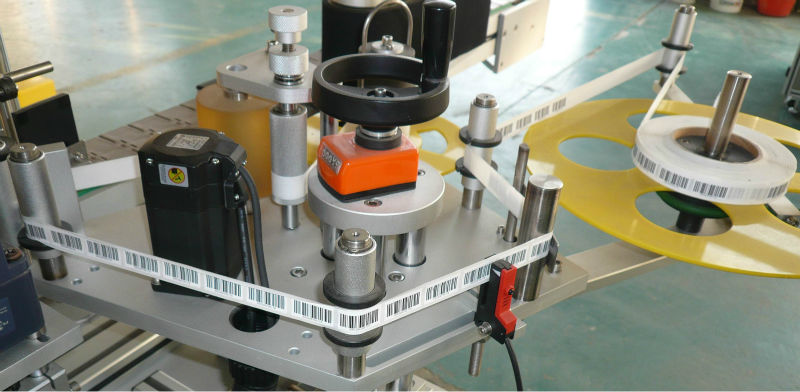 нагоре надолу машина за залепване на самозалепващи етикети с две страни