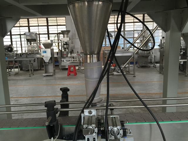 дюзи за пълнене на гранули filler.jpg