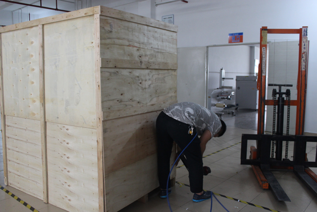 дървена кутия опаковка за хоризонтално етикетиране (2).JPG