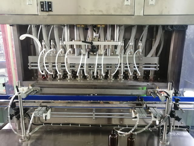 Машина за пълнене с 12 глави със смесителен нагревател (4).jpg