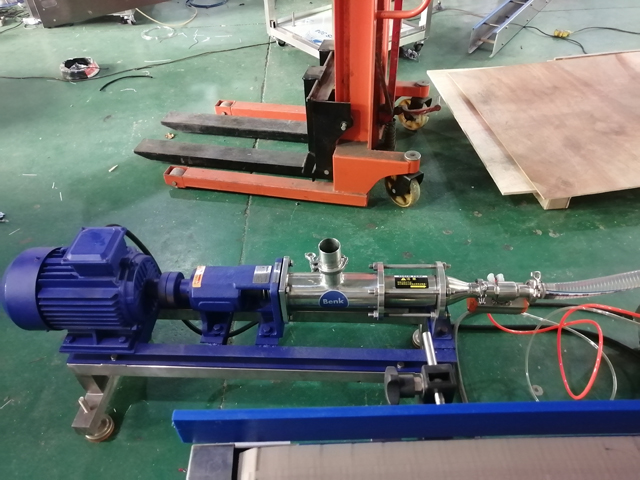 Пълначна машина с 12 глави със смесителен нагревател (3).jpg