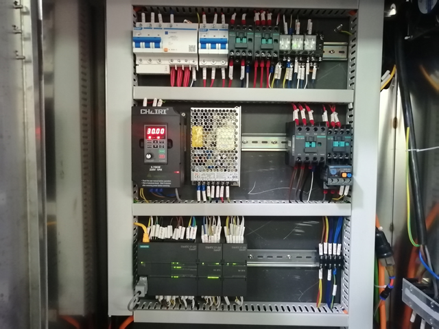 Машина за пълнене с 12 глави със смесителен нагревател (2).jpg