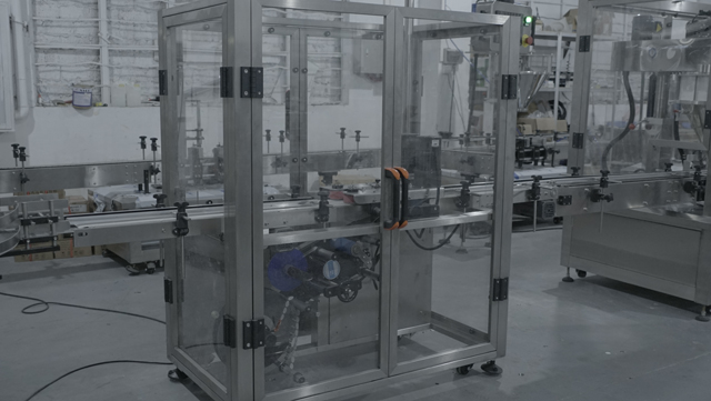 машина за етикетиране на дънни буркани.jpg