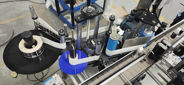 машина за етикетиране на стикери.JPG