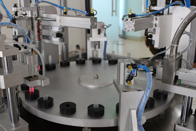 машина за пресоване на пълнене автоматична.jpg