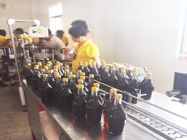 Машини, работещи във фабриката.jpg