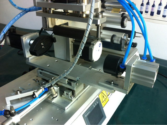 етикетиращи машини етикетираща глава .jpg