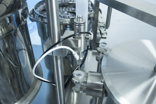 линия за пълнене на спринцовки (4).jpg