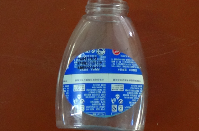 ролкова етикетираща машина за плоски бутилки samples.jpg