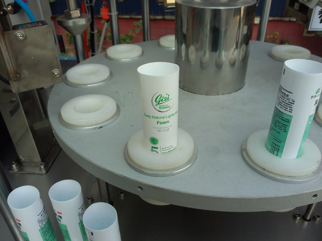 tubes for filling sealing туби пълнител уплътнител за крем.jpg