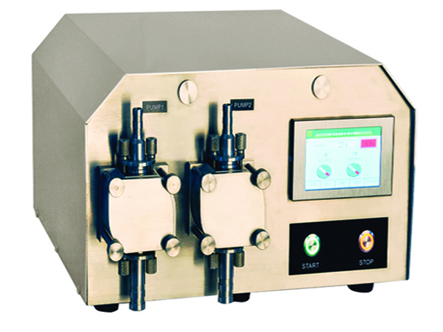 оборудване за пълнене на помпа с две глави.jpg