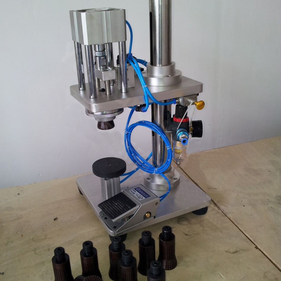 manual crimping machine for glass bottles пневматично затварящо оборудване полуавтоматично пневматично.jpg