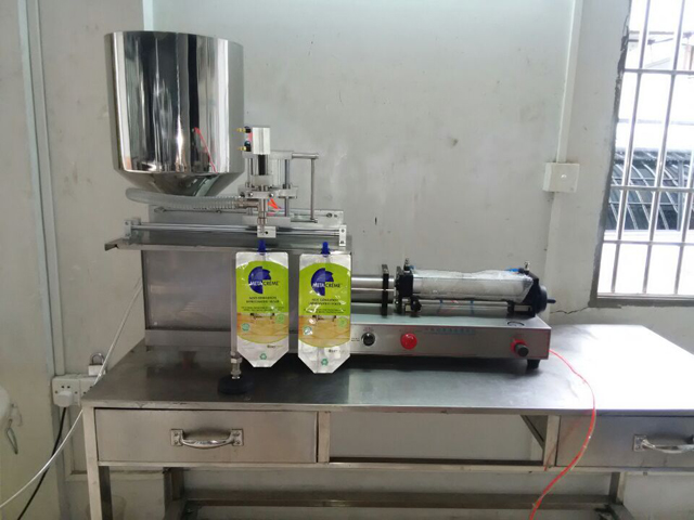 Машина за пълнене на чучури за торби (4).jpg