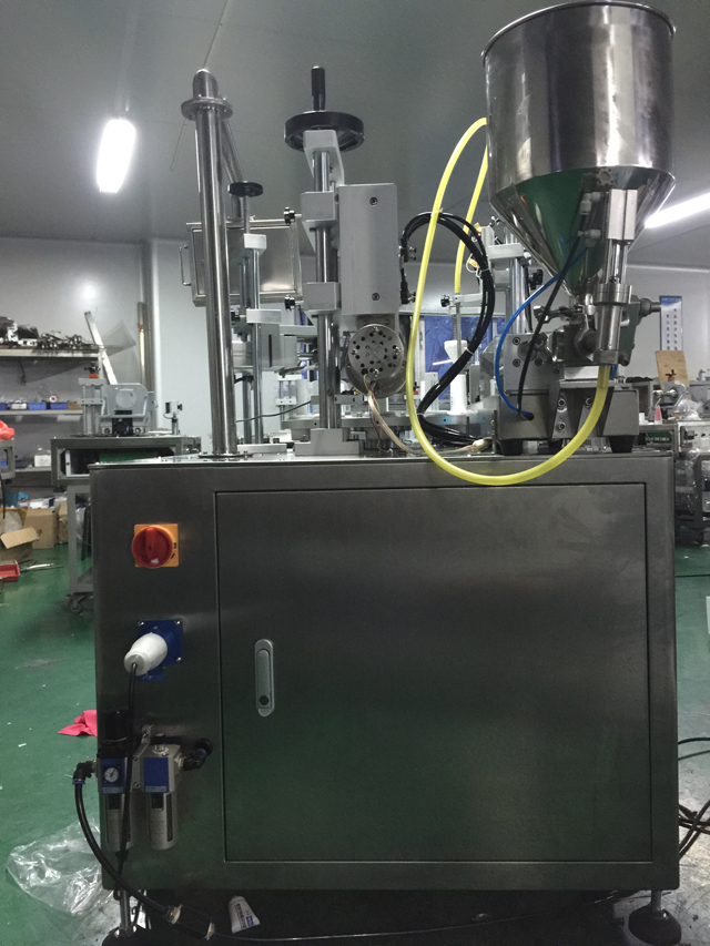 tubes filling ultrasonic sealing machine semi automatic задна страна на запечатваща машина за пълнене на тръби.jpg