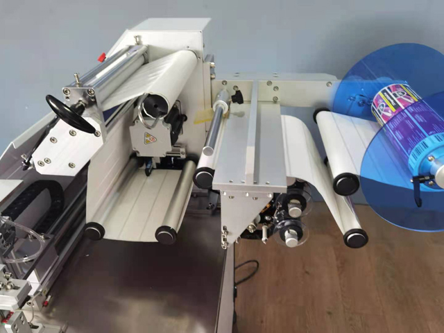 машинно етикетиране на наденица (3).jpg