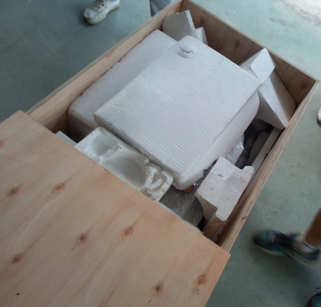 wooden case packaging before ocean shipping опаковка за етикетираща машина.jpg