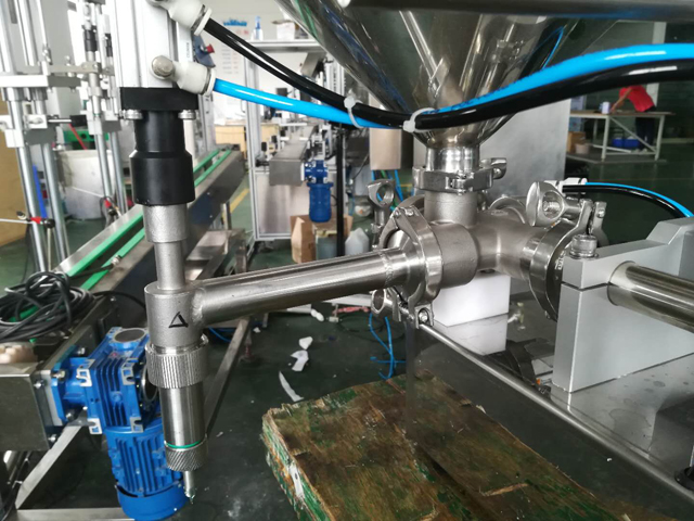 пълнителни дюзи част за пълначни машини.jpg