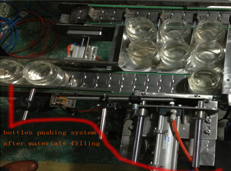 automatic bottles pushing system after filing система за бутане на бутилка.jpg