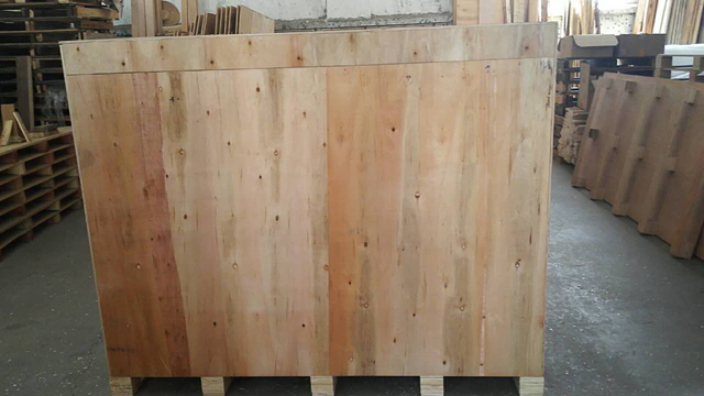 уплътнител за кашони в дървена кутия.jpg