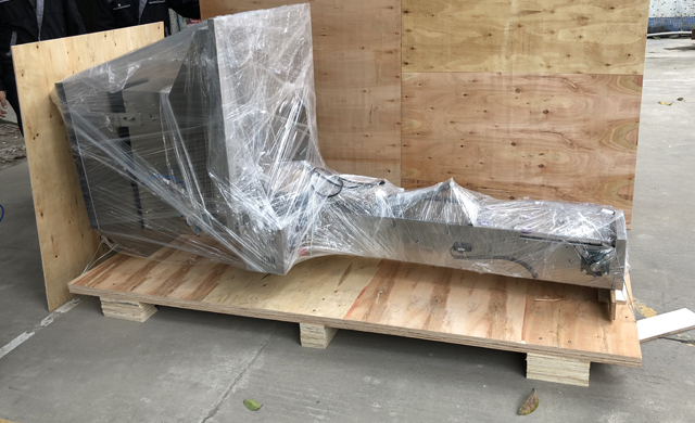 повдигане на капачки от дървена кутия